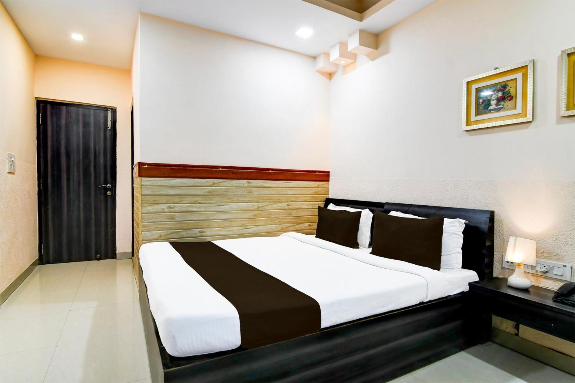 Hotel Super Collection O Behala Bhasa Esterno foto