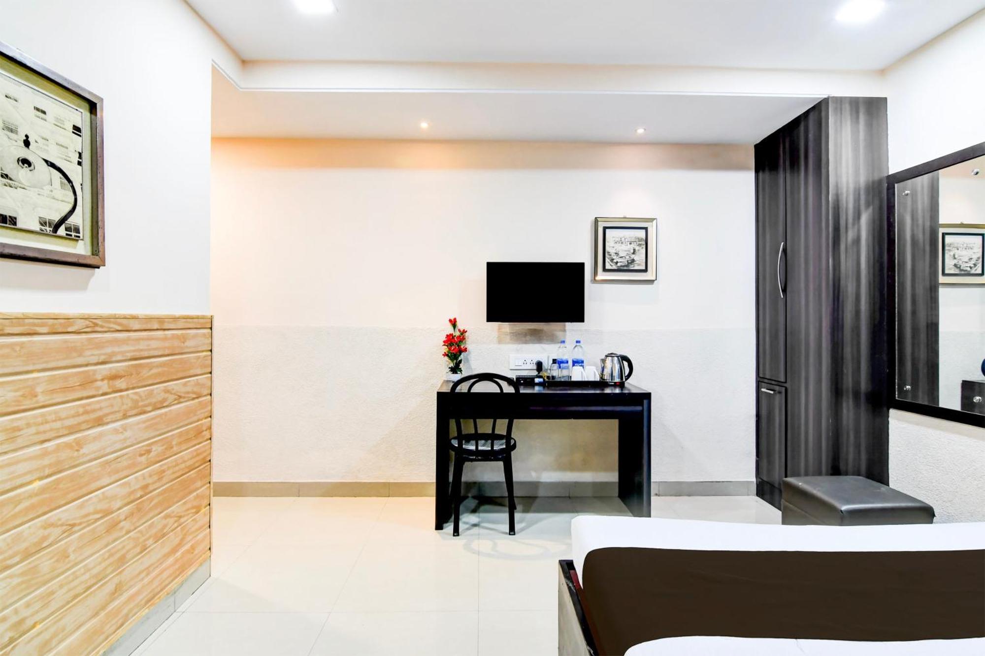 Hotel Super Collection O Behala Bhasa Esterno foto