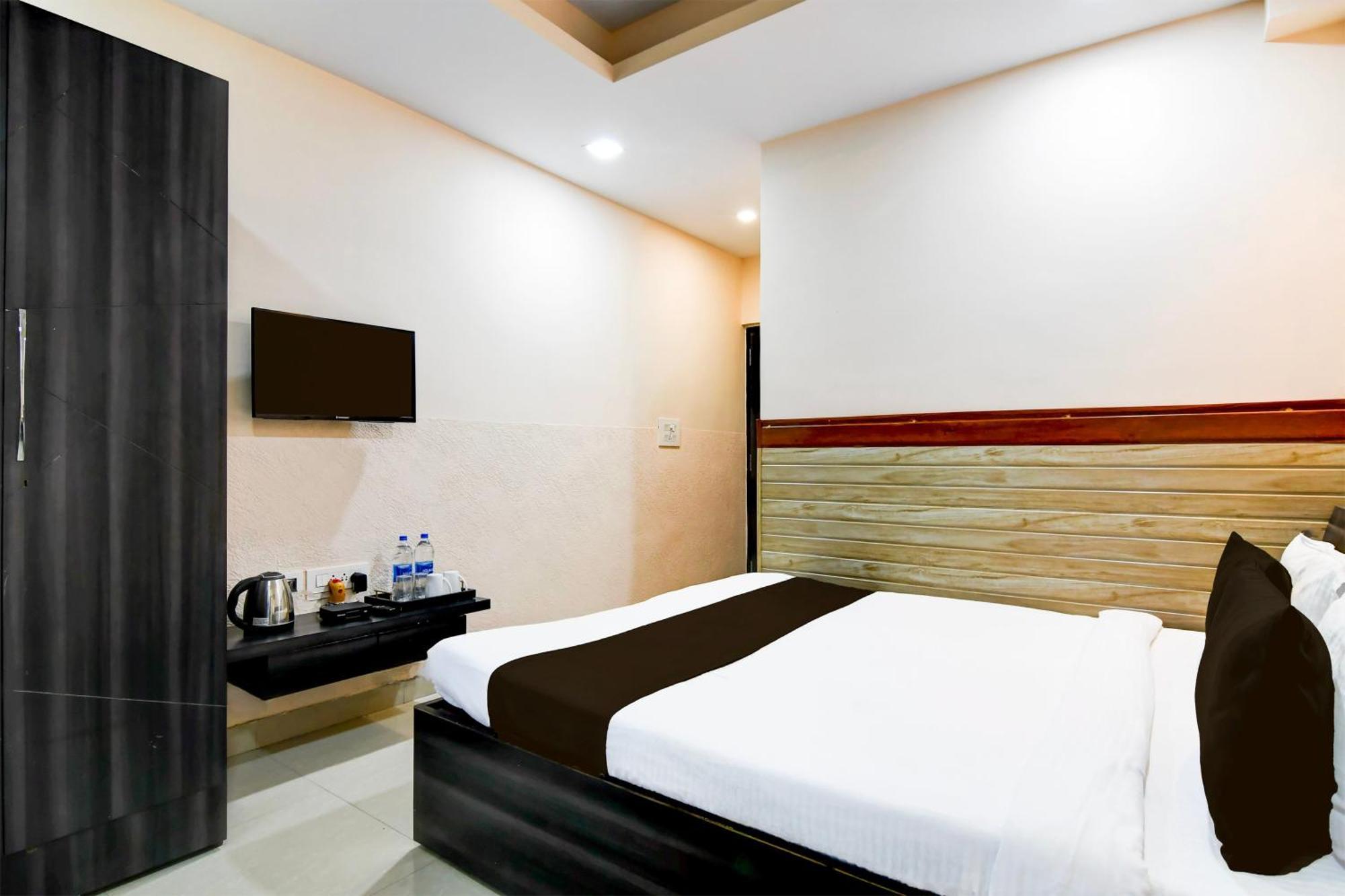 Hotel Super Collection O Behala Bhasa Esterno foto