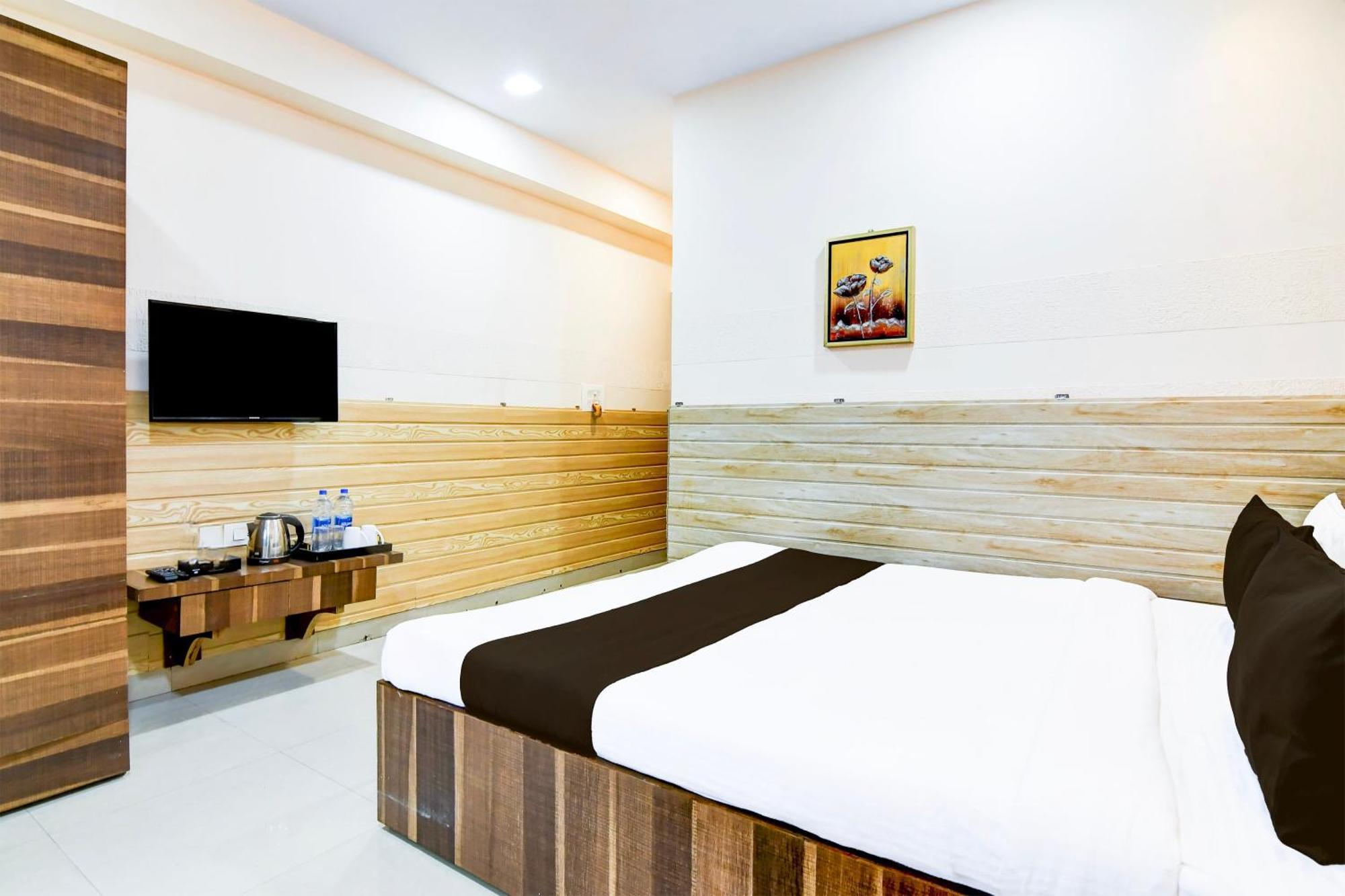Hotel Super Collection O Behala Bhasa Esterno foto