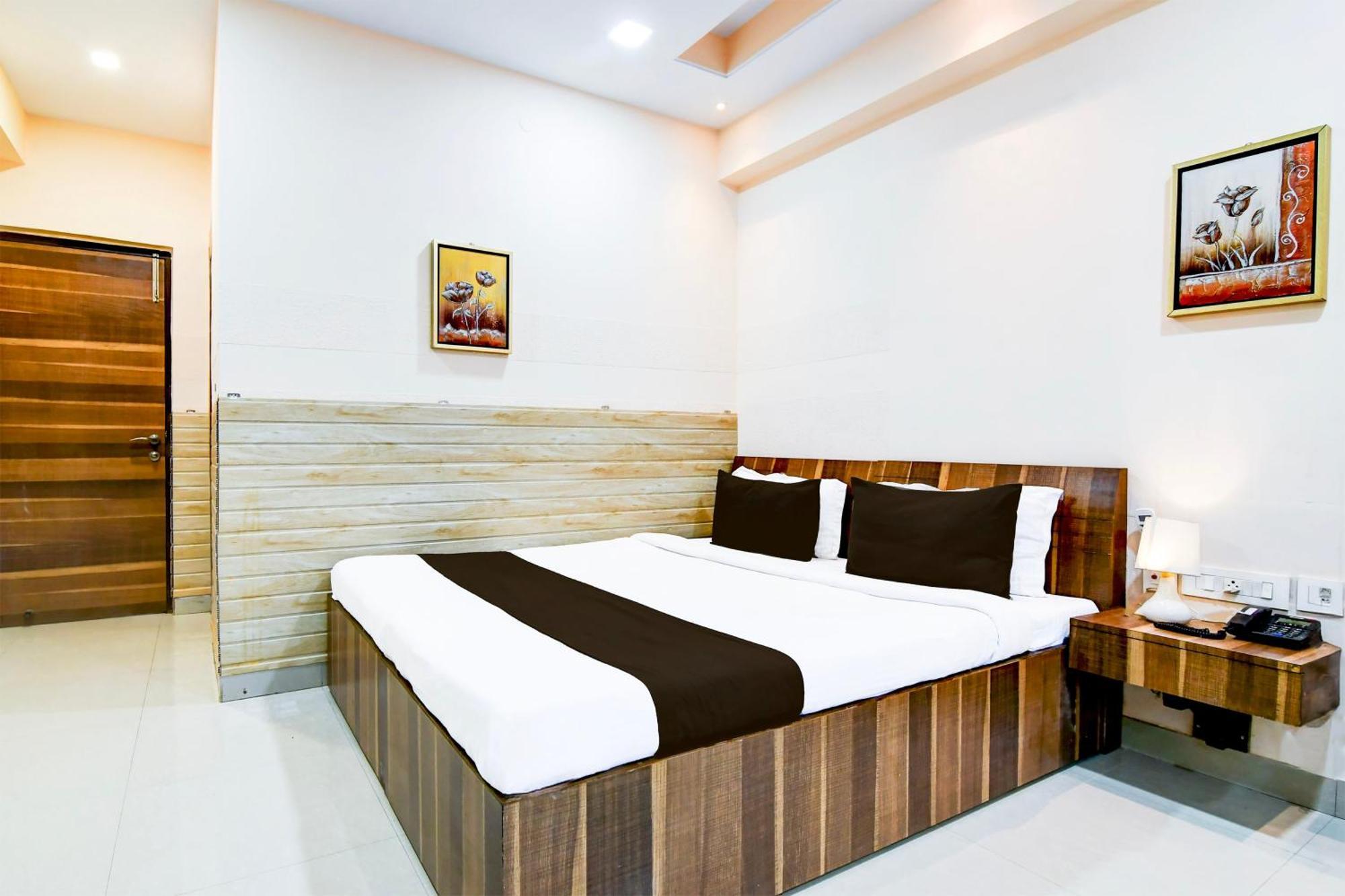 Hotel Super Collection O Behala Bhasa Esterno foto