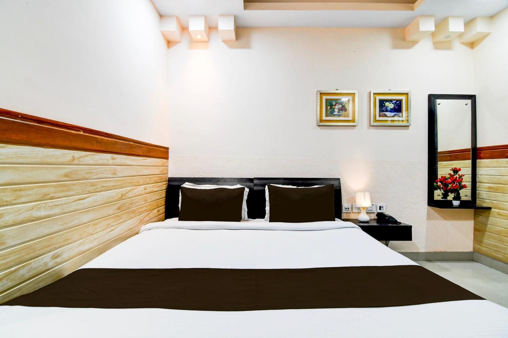 Hotel Super Collection O Behala Bhasa Esterno foto