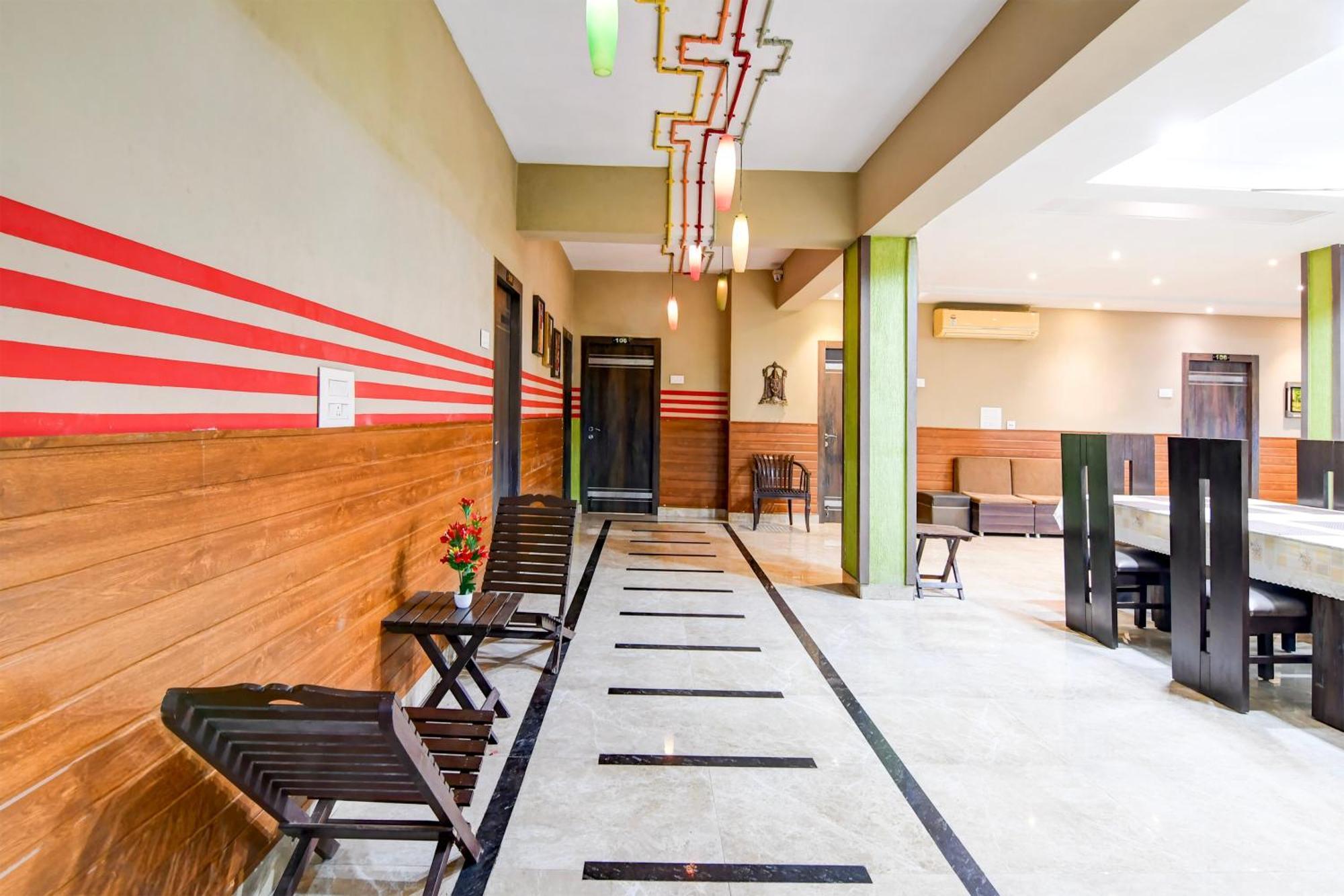 Hotel Super Collection O Behala Bhasa Esterno foto