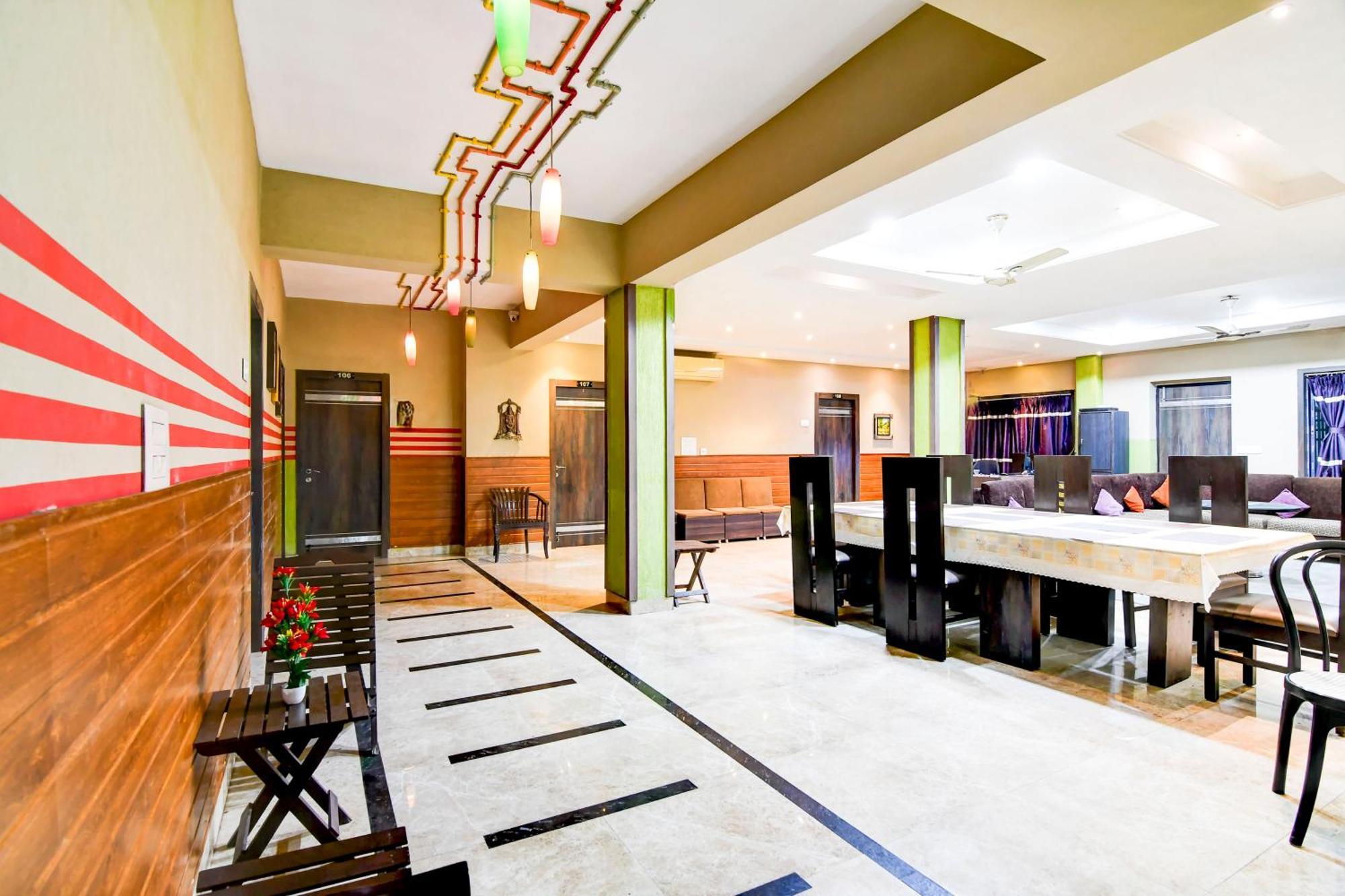 Hotel Super Collection O Behala Bhasa Esterno foto