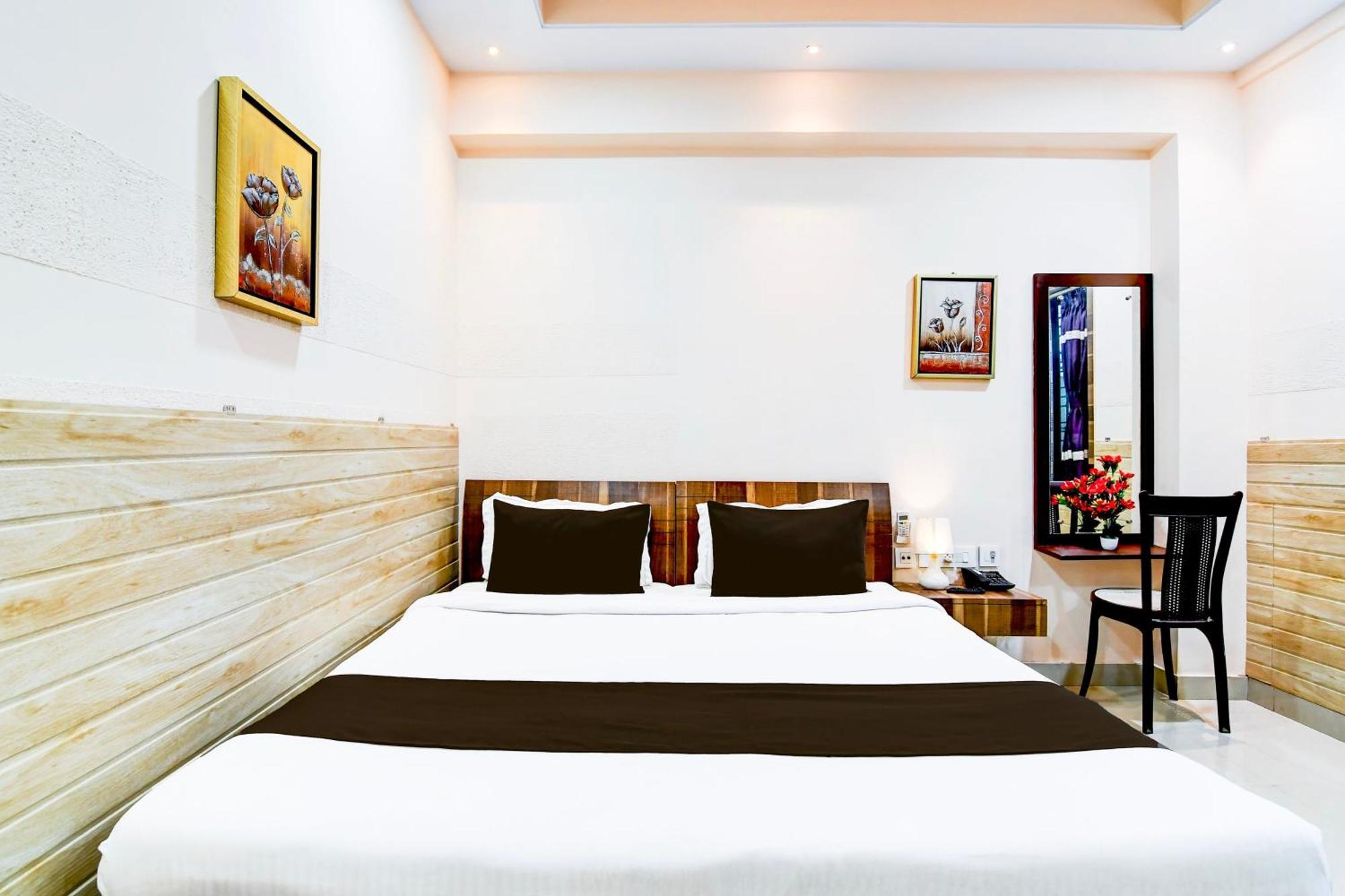 Hotel Super Collection O Behala Bhasa Esterno foto