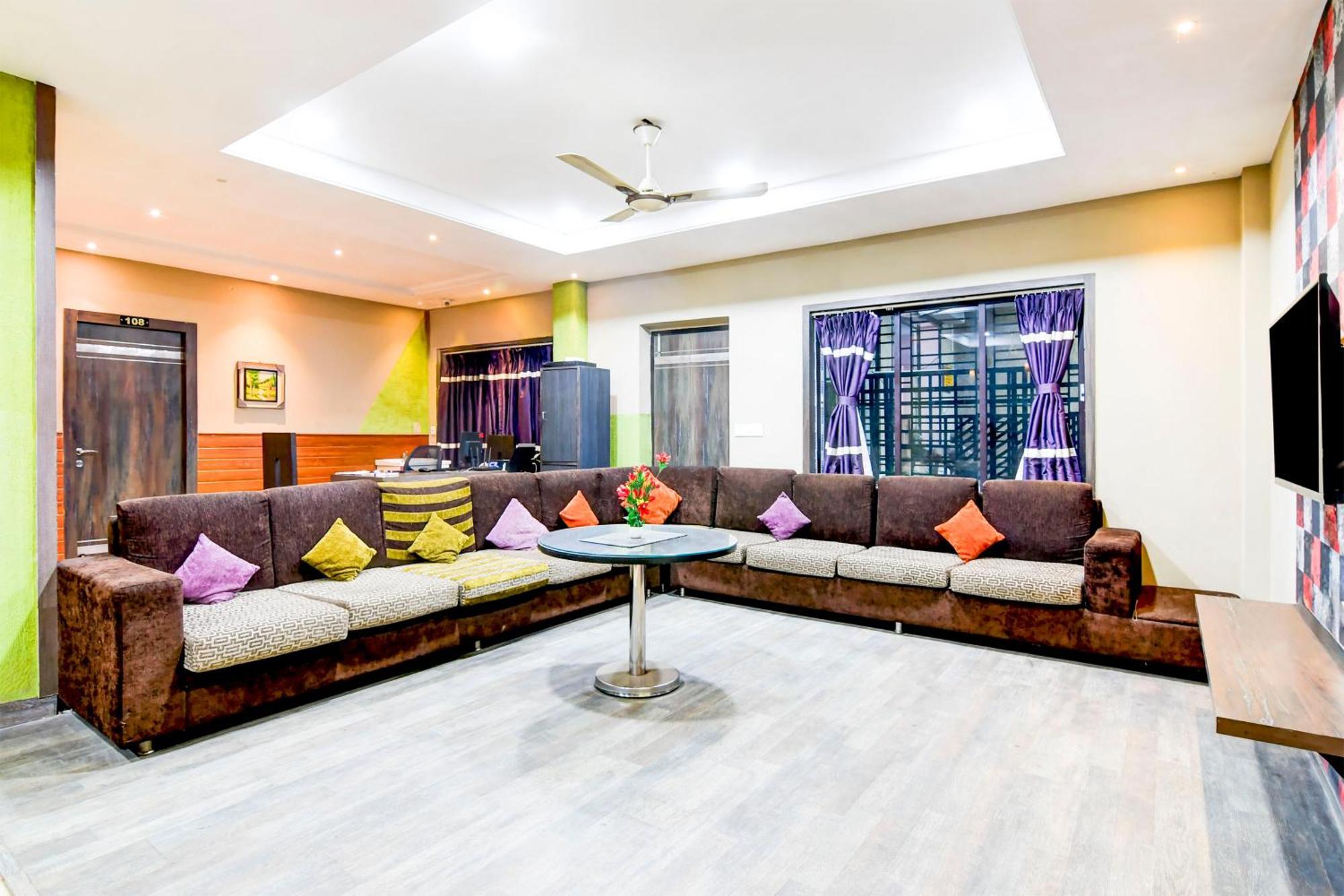Hotel Super Collection O Behala Bhasa Esterno foto