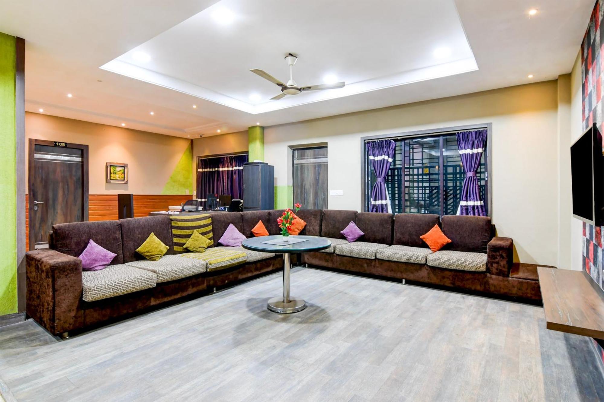 Hotel Super Collection O Behala Bhasa Esterno foto
