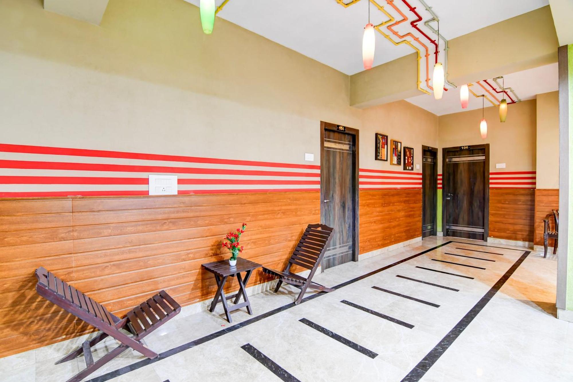 Hotel Super Collection O Behala Bhasa Esterno foto